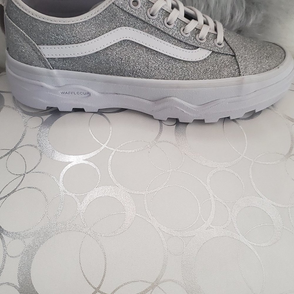 Vans - Picture 2 of 3